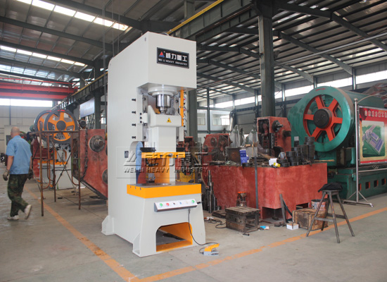   山東沖床廠家專業(yè)生產(chǎn)各型號沖壓機床,液壓沖床,液壓沖孔機,國標(biāo)沖床好新產(chǎn)品詳情,如需購買開式可傾沖床及深喉沖床均請致電0632-5681708